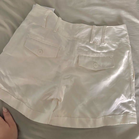 ✨NEW ✨ Club Monaco Off White Shorts - Picture 3 of 3